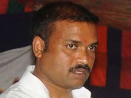 జగన్ గాలి లింక్స్: వైయస్సార్సీకి శ్రీరాములు ప్రచారం