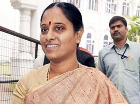 పరకాలకు జగన్: కొండాసురేఖ, పార్టీలోకి మాజీఎమ్మెల్యే