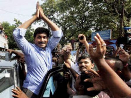 సాక్షి గానీ లేకపోతే...: ఈనాడు, జ్యోతిపై జగన్ నిప్పులు