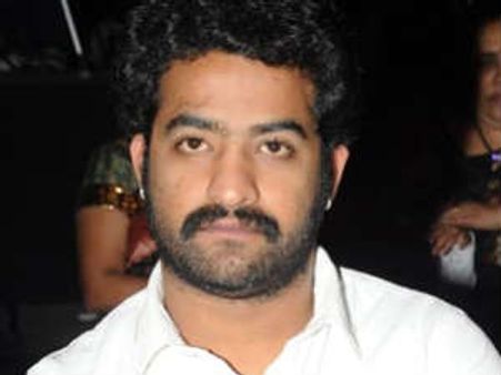 జగన్‌తో వంశీ: ఎన్టీఆర్ ఫుల్‌స్టాప్ పెట్టారా, వ్యూహమా?