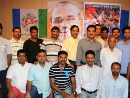 సాక్షి డైలీకి ఎన్నారైల అండ