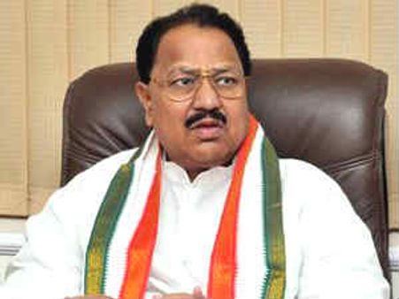 కేసులలో ఇరుక్కున్న జగన్ నాయకుడా?: డి శ్రీనివాస్