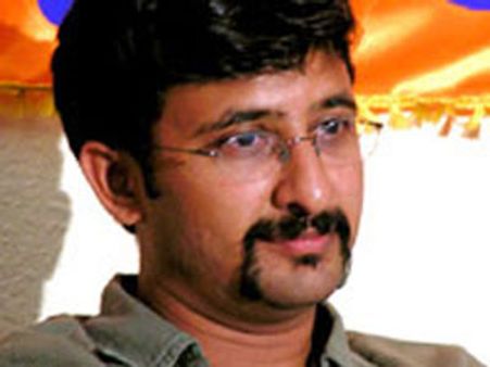 భానుతో కలిసి తేజ బెదిరించాడు: చదలవాడ ఫిర్యాదు