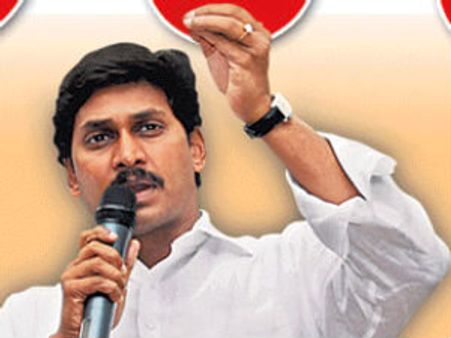 తాను తలవంచలేదు కాబట్టే: బాబుపై జగన్, మార్పులు
