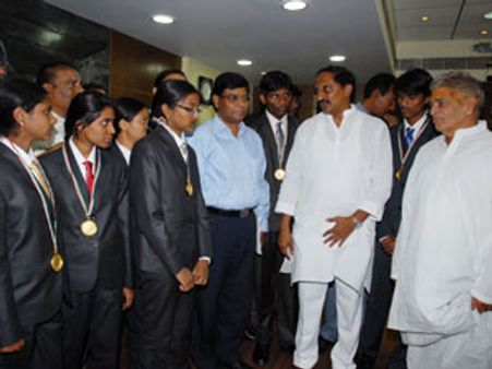 ఐఐటి సాధించిన ఎస్సీ, ఎస్టీ పిల్లలకు రూ. 50 వేలు