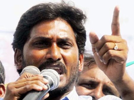 కాంగ్రెసు నేతలకు వైయస్ జగన్ వల