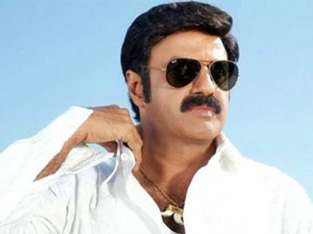 తప్పు చేశాడు కాబట్టే: జగన్‌పై బాలకృష్ణ, జూనియర్‌పైనా