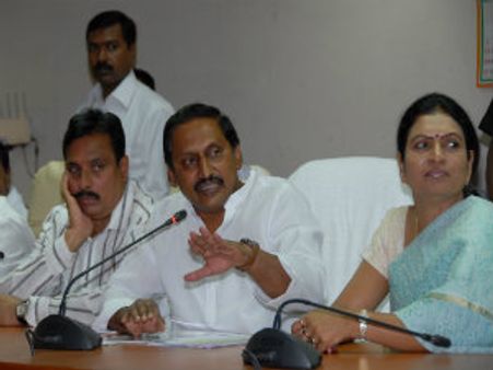 అవకాశం లేకపోయేది: విజయమ్మకు సిఎం, నో యాడ్స్