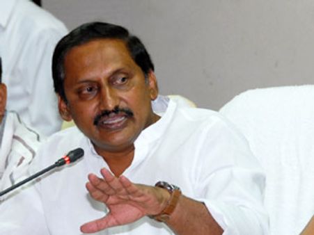 రాష్ట్రంలో పెట్రోల్ ధర తగ్గింపు: ముఖ్యమంత్రి చర్యలు