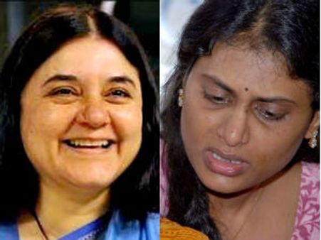 విజయమ్మకు మేనకా గాంధీ ఫోన్: షర్మిళ ఎదురుదాడి