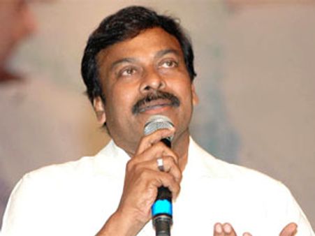 'విజయమ్మ'పై చిరంజీవి కామెంట్, అధినాయకుడుపై నో