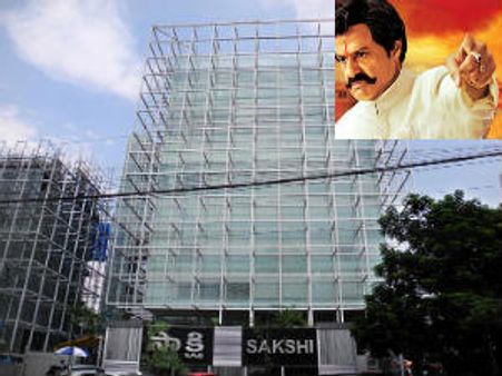 బైపోల్స్‌లో ప్రచారం: అధినాయకుడు వర్సెస్ జగన్ సాక్షి!