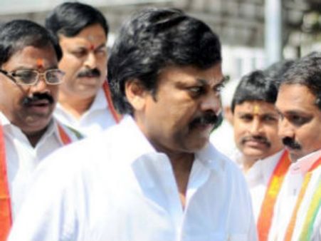 తల్లీ..వారు పట్టరా: విజయమ్మకు చిరు, వైయస్సే ఏ-1!