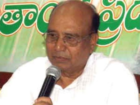 విజయమ్మకు మగ పోలీసుల తనిఖీలా: శంకర రావు