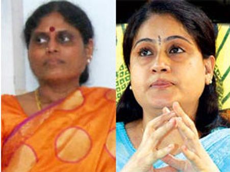 పరకాల పోరు: విజయమ్మ వర్సెస్ విజయశాంతి