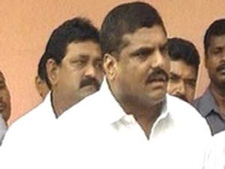 మీ కోసమే చిరంజీవి వచ్చారు: బొత్స, జగన్‌పై నిప్పులు