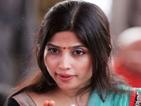 సిఎం అఖిలేష్ భార్య డింపుల్ గెలుపునకు లైన్ క్లియర్