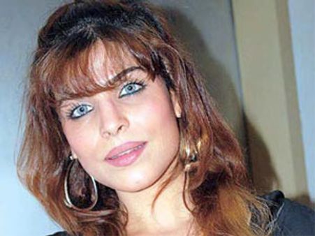 వర్ధమాన తార లైలా ఖాన్‌కు టెర్రర్ లింక్స్?