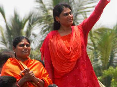 జగన్ 'తెలంగాణ'కు జై!: విజయమ్మ, ఎందుకు తెచ్చానా