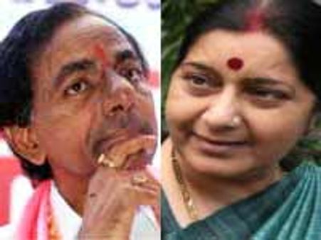 పోటా పోటీ: తెలంగాణ కోసం సుష్మ, వైయస్‌పై కెసిఆర్