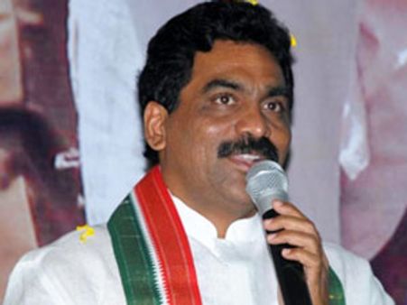 తెలంగాణ భయం: పరకాలకు లగడపాటి డుమ్మా