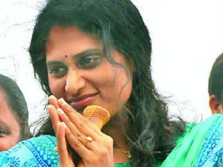 జగన్‌ను చూస్తుంటే..: చిరంజీవి గెలిచినచోట షర్మిల గళం