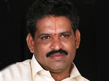 జగన్ పార్టీ నేత చెవిరెడ్డి అరెస్టు, మేకపాటి నిరసన