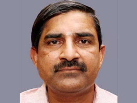 కోర్టుకు ఐఎఎస్ అధికారి ఎల్వీ: బెయిల్ మంజూరు