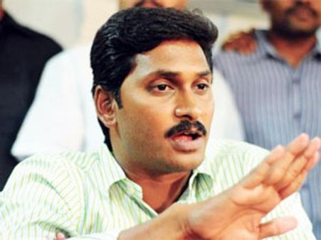 జగన్‌ను కల్సిన పిజెఆర్ తనయ: మంత్రి కొడుకు పరుగు