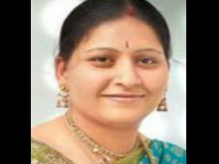 పిలిస్తే మళ్లీ వస్తా, కావాలనే ఆరోపణలు: ఎమ్మెల్యే కవిత