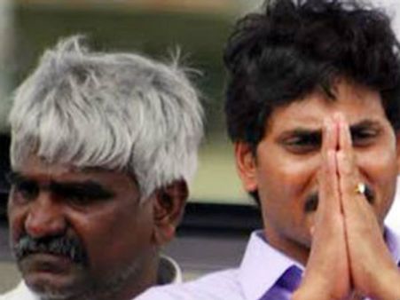 జగన్‌ను కలిసిన మాజీ మంత్రి: సూరీడుకు చుక్కెదురు