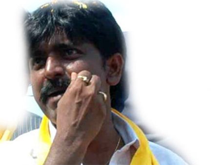 పేకాట ఆడుతూ దొరికిన పులివెందుల టిడిపి నేత రవి