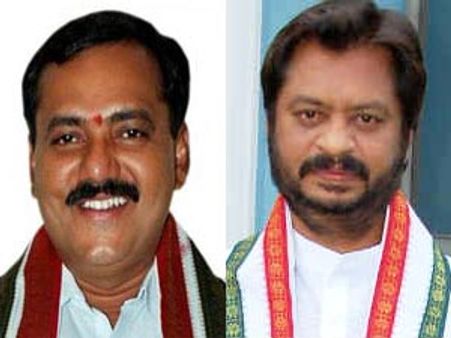 జగన్ వేధిస్తున్నారు: హర్షకుమార్, విజయమ్మకు ప్రశ్న