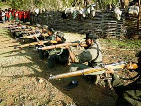 మావోయిస్టుల ఘాతుకం: ఇద్దరి గొంతు కోసి చంపేశారు