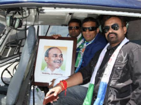 హెలికాప్టర్‌లో వైయస్ జయంతి