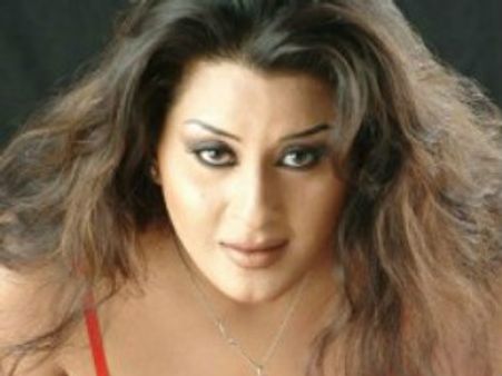 ఆస్తి కోసం నటి లైలా ఖాన్‌ను చంపిన సవతి తండ్రి