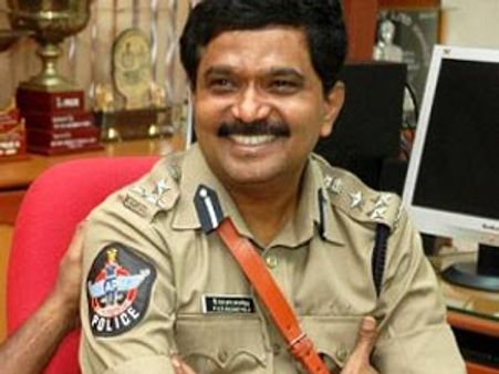 వివాదాస్పదమైన సీతారామాంజనేయులు ఎన్‌కౌంటర్లు