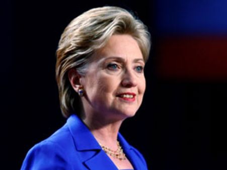 ఈజిప్ట్‌లో హిల్లరీ క్లింటన్‌పై బూట్లు, టమోటాలు