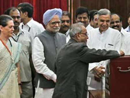 రాష్ట్రపతి ఎన్నికలలో పదనిసలు: జగన్‌కోసం నేతల క్యూ