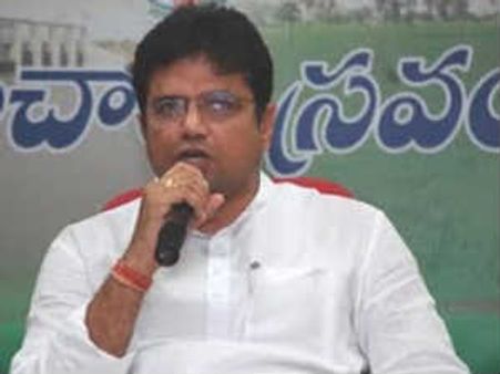 జగన్ పార్టీని అగడలేదు, ఎందుకేశారో: శ్రీధర్ బాబు