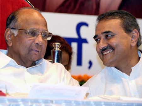 చల్లారని పవార్: ప్రభుత్వంలో ఉండబోమని లేఖ