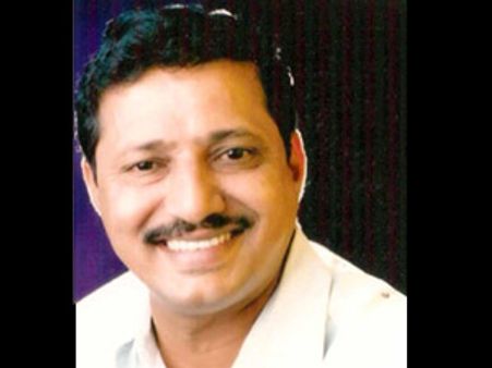 నీయబ్బ సొత్తా, కెసిఆర్ కడుపున...: కెటిఆర్‌పై కెకె ఫైర్