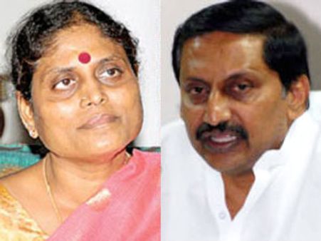 కిరణ్‌కు చుట్టుకున్న విజయమ్మ దీక్ష!, కెటిఆర్ ధర్నా