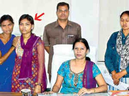 ఇంటికెళ్దామని...: 8 ఏళ్ల తర్వాత తిరిగొచ్చిన యువతి