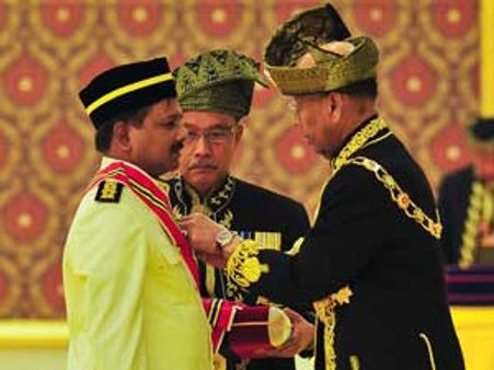 మలేషియాలో తెలుగు తేజం: ధాతుక్ అవార్డు