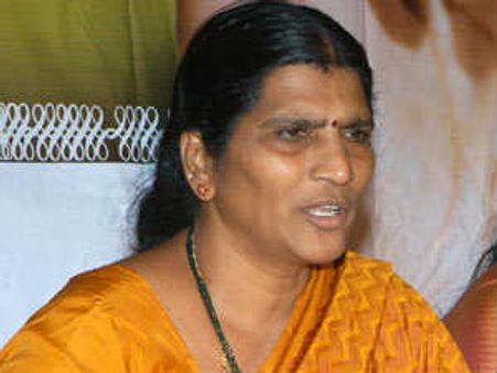 జగన్‌పార్టీలో లేను: లక్ష్మీపార్వతి, జూ.ఎన్టీఆర్‌కు కితాబు