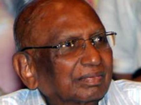 జయశంకర్ పోస్టర్ చించివేత: వైస్‌ను వెంటాడి కొట్టారు