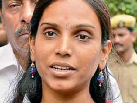 ఆ ఇద్దర్ని కలిపిన ఘనత: జగన్ పార్టీలో చేరిన విజయ