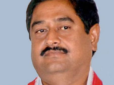 రాజీనామా యోచనలో ధర్మాన: మరో వికెట్ డౌన్