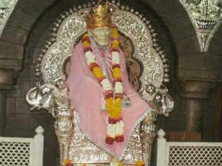 షిర్డీ సాయిబాబా నిధుల గల్లంతుపై ఘర్షణ, ఉద్రిక్తత